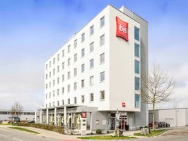 2 Tage Kurzurlaub mit Frühstück im Hotel ibis Friedrichshafen Airport Messe