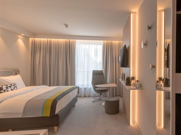 Nahe der Altstadt - 3 Tage im schönen Düsseldorf Holiday Inn Express Düsseldorf - Hauptbahnhof inkl. Frühstück