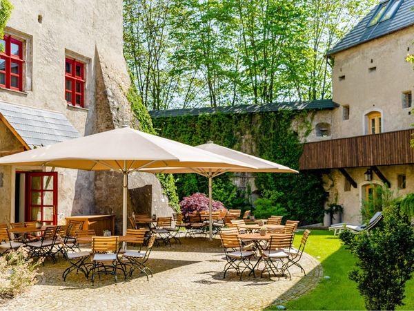 7 Tage Steiermark: Romantisches Schloss mit Therme in Fohnsdorf inkl. Frühstück