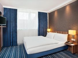 2 Tage mit Frühstück im Holiday Inn Express Augsburg