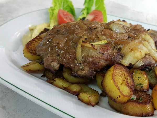 Thüringen auf dem Tisch in Kahla Halbpension