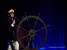 AHOI - Swing, Dinner & Acrobatics im Wintergarten Varieté Berlin mit Ticket und Hotel