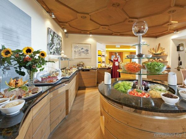 Urlaub an der Streif - 8 Tage im Aktivhotel Schweizerhof mit HP in Kitzbühel Halbpension