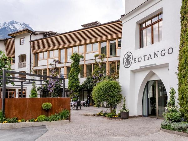 6 Tage Frühlingsgefühle in Südtirol mit Massage & SPA in Partschins/Töll, Trentino-Südtirol inkl. Frühstück