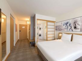 2 Tage mit Frühstück im Hotel Novotel Aachen City