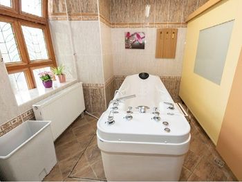 Übernachtung mit Frühstück und einer Hydrojet-Massage