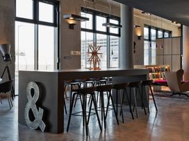2 Tage Kurzurlaub mit Frühstück im MOXY Vienna Airport