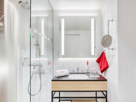 8 Tage außerhalb Hamburgs nächtigen 