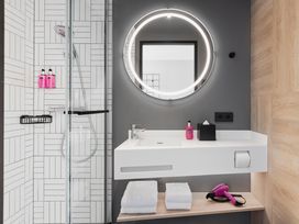 2 Tage Kurzurlaub mit Frühstück im Moxy Vienna City East