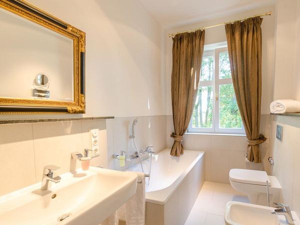 4 Tage Schloss-Romantik am See in Mecklenburg in Schorssow, Mecklenburg-Vorpommern inkl. Halbpension