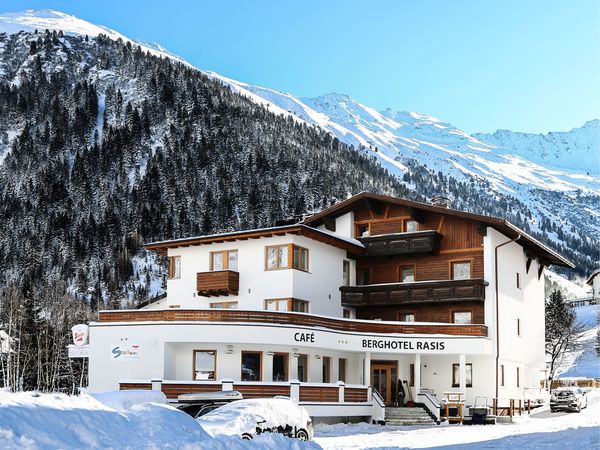 8 Tage Tirol: Berghotel im Luftkurort mit Wellness in Galtür inkl. Frühstück