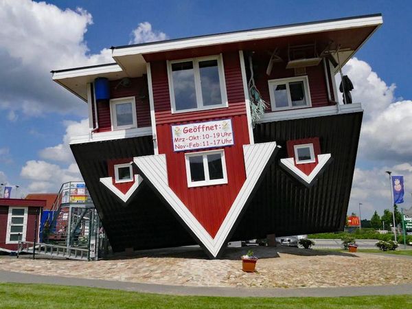 DAS VERRÜCKTE HAUS und Abenteuerlabyrinth in Bispingen Halbpension