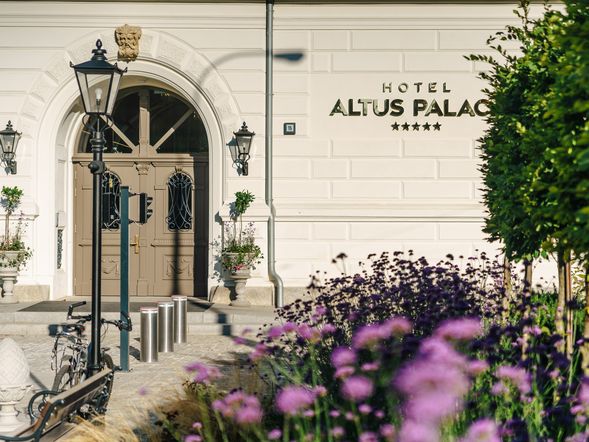 Altus Palace