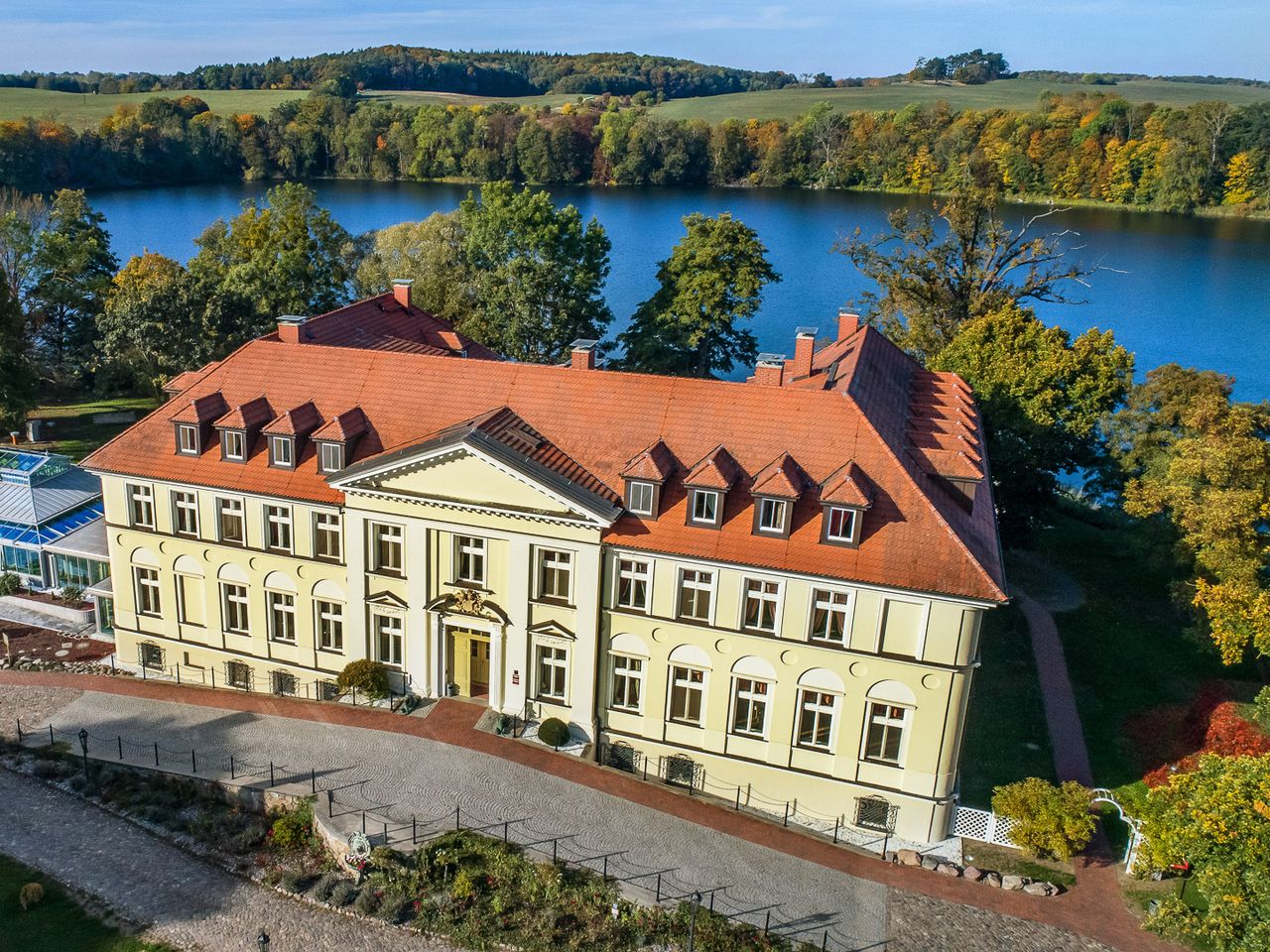 Schloss-Romantik am See in Mecklenburg