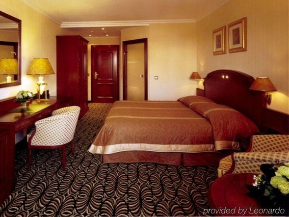 Alexander Hotel