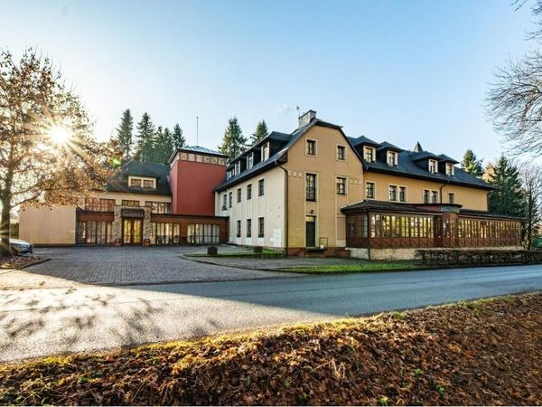 2 Tage 99 € Deal: Wellness & Erholung im Golf Hotel Morris in Marienbad (Mariánské Lázně), Karlsbad (Karlovarský kraj) inkl. Frühstück