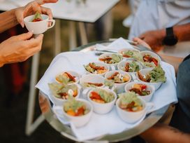 Silvester mit Galadinner & Live-Musik im Burgenland