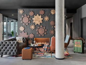 2 Tage Kurzurlaub mit Frühstück im Moxy Hamburg Altona