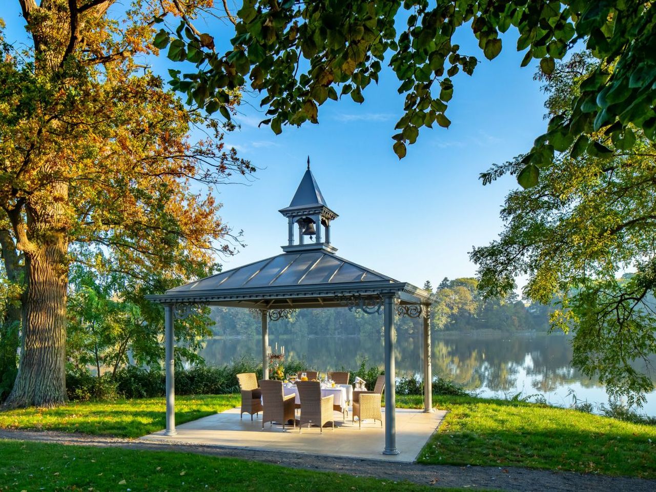 Schloss-Romantik am See in Mecklenburg