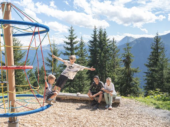 FamilienZEIT mit Kinderanimation, Bergbahnen, Pool & HP-plus im Salzburger Land