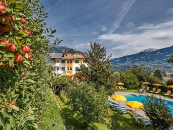 Wohlfühlen mit Panoramablick auf Meran