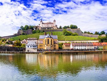 Brückenschoppen in Würzburg auf alter Mainbrücke