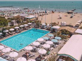 4 Tage in Lido di Jesolo direkt am Meer mit Frühstück