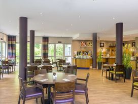2 Tage Kurzurlaub mit Frühstück im Holiday Inn Express Cologne - Troisdorf