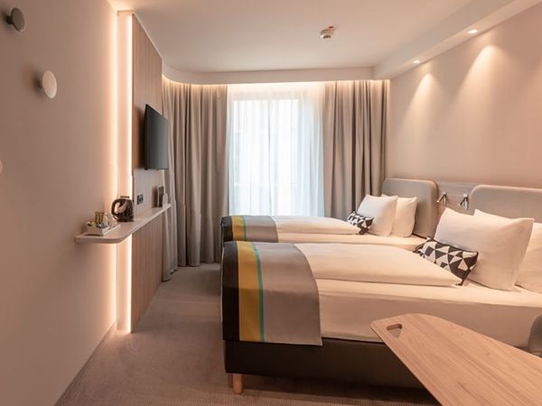 Nahe der Altstadt - 4 Tage im schönen Düsseldorf Holiday Inn Express Düsseldorf - Hauptbahnhof inkl. Frühstück