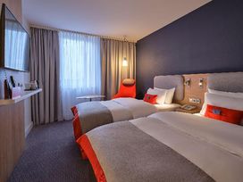 2 Tage Kurzurlaub mit Frühstück im Holiday Inn Express Cologne - Troisdorf