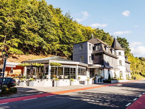 Silvester mit Tanz im Schlosshotel | 4 Tage Schlosshotel Brilon-Wald inkl. Halbpension