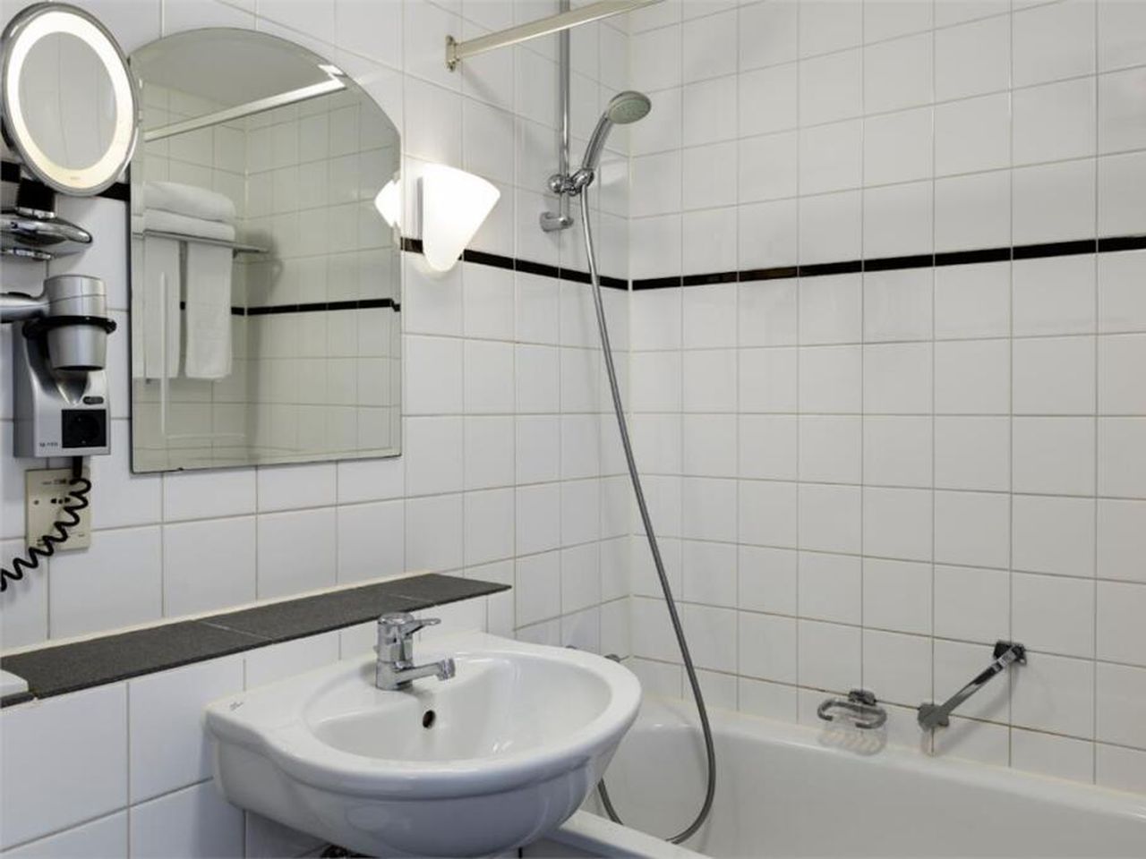 6 Tage mit Frühstück im Hotel NH Amsterdam Schiller