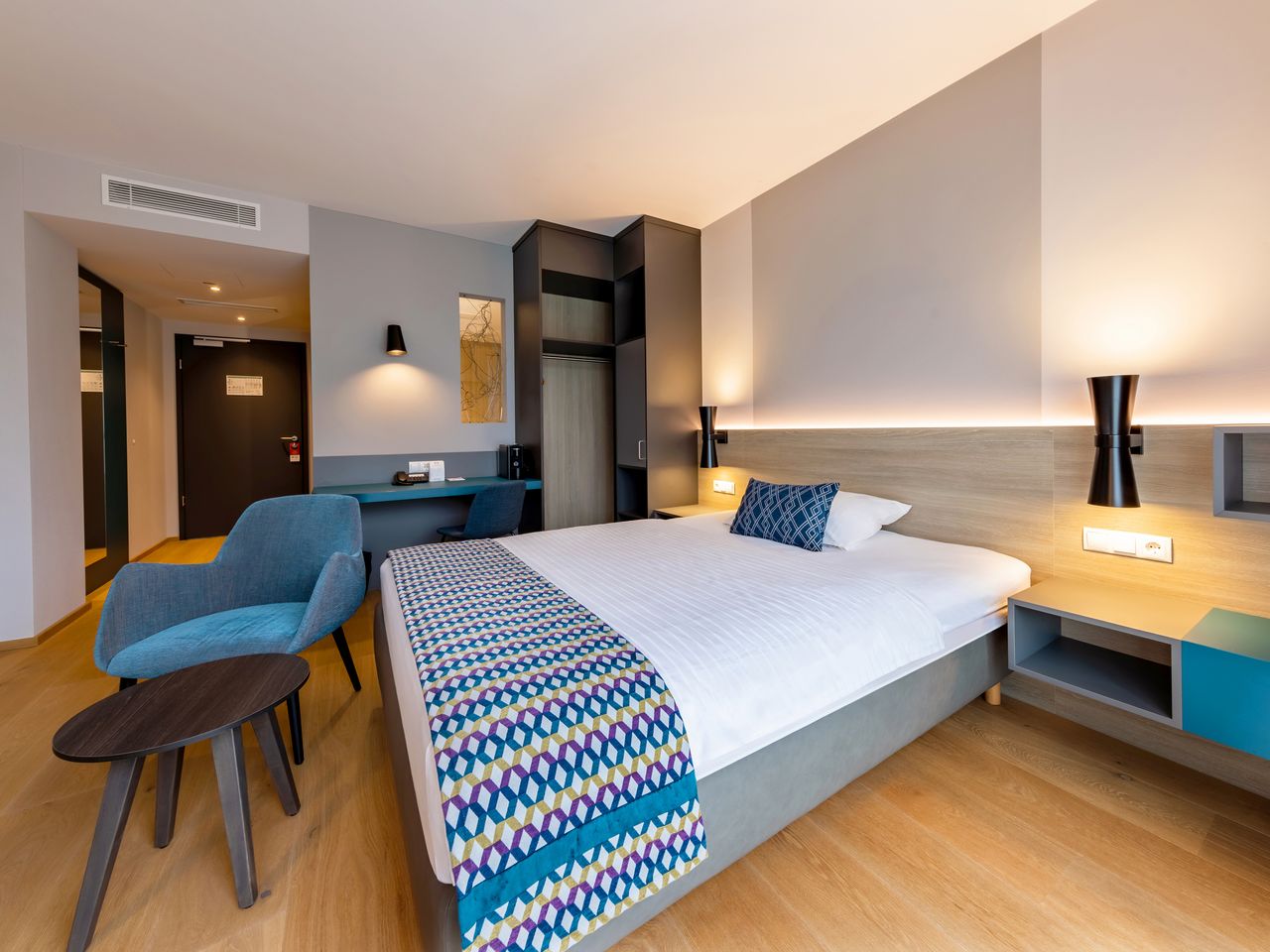 Zimmer mit Queensize Bett und Klimaanlage "Amalia"