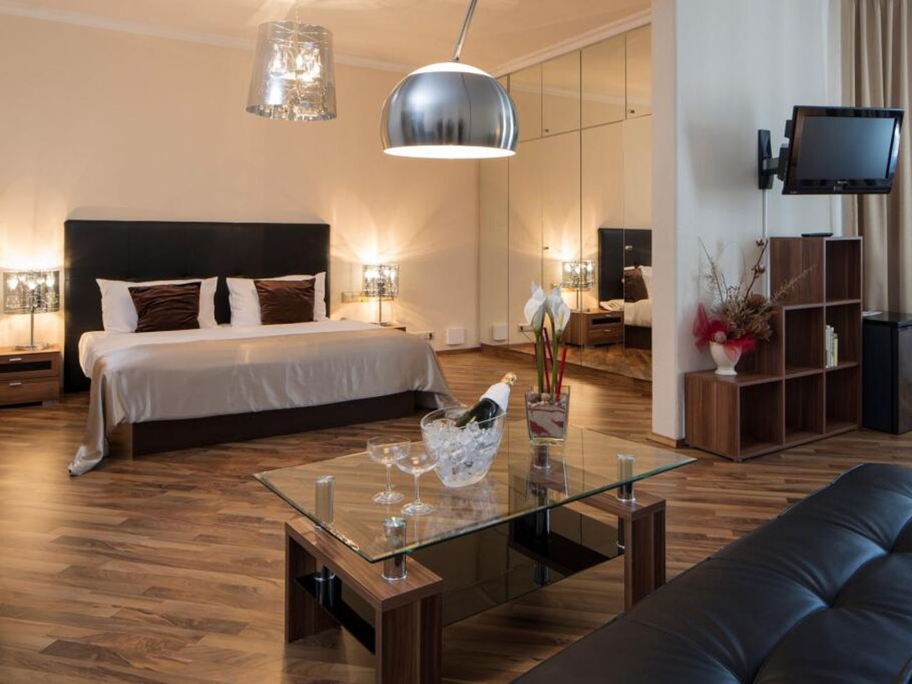 Auszeit 8 Tage mit Frühstück im Eventhotel Pyramide