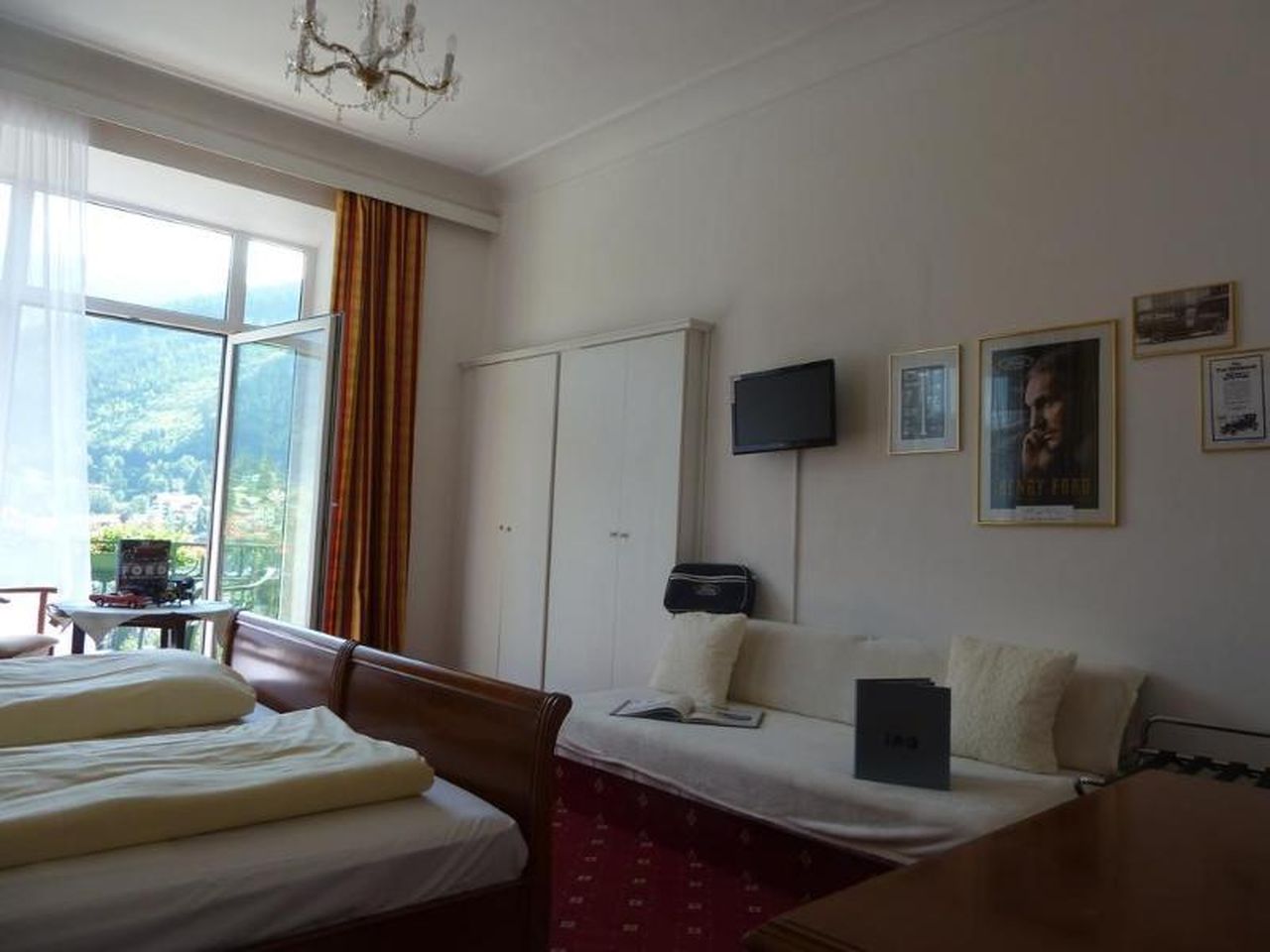 Dreibettzimmer mit Balkon