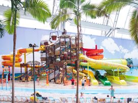 Tropisch Zelten nahe Berlin! 2 Tage Kurzurlaub mit Frühstück im Zelte at Tropical Islands