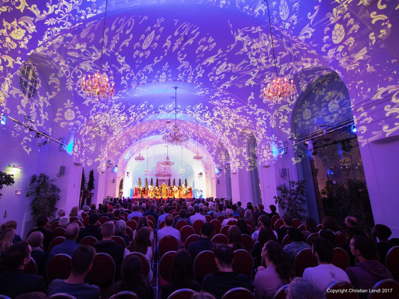 Schloss Schönbrunn Konzert mit Hotel in Wien