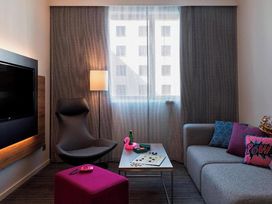 2 Tage Kurzurlaub mit Frühstück im MOXY Vienna Airport