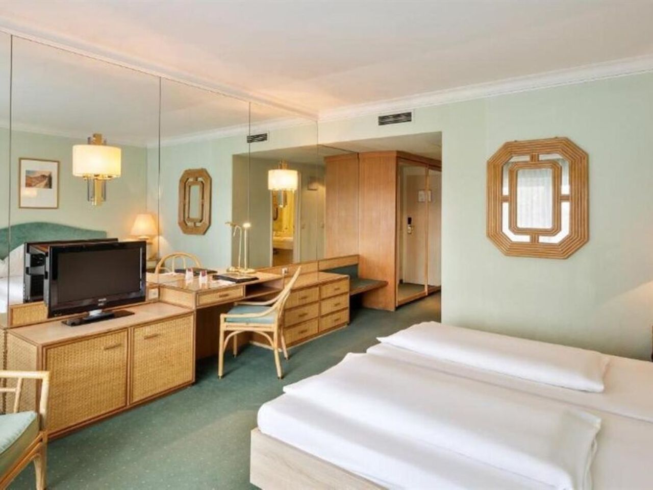 Auszeit 8 Tage mit Frühstück im Eventhotel Pyramide