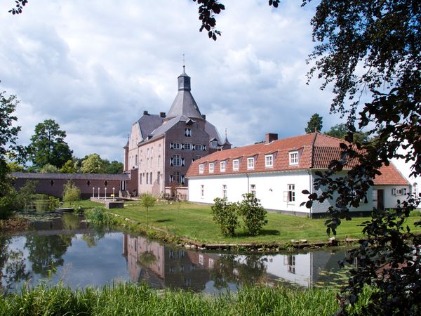 Eine Nacht am Schloss inklusive Abendessen in Haelen,  inkl. Halbpension