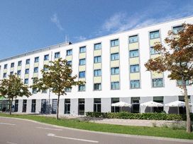 2 Tage mit Frühstück im Holiday Inn Express Augsburg