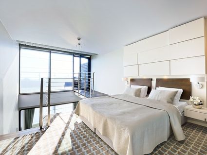 Marine Hotel & Ultra Marine