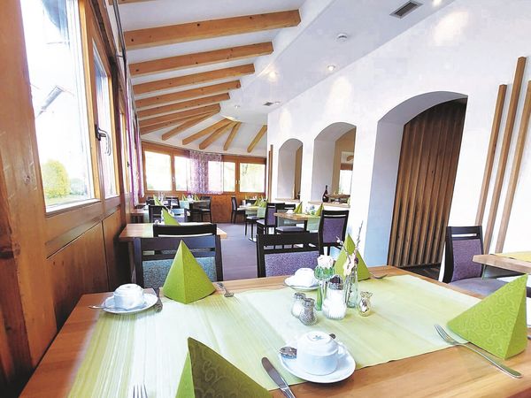 2 Tage Erholung im Vitalhotel Vier Jahreszeiten mit Frühstück in Bad Füssing, Bayern inkl. Frühstück
