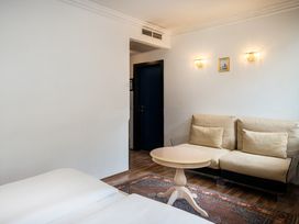 4 Tage Stadtreise mit Frühstück im Arthotel ANA Gala