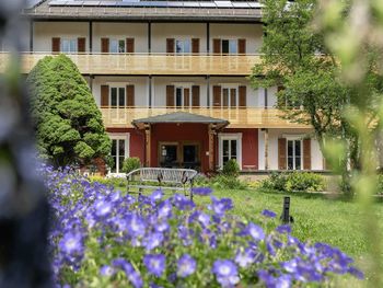 Familienkurzurlaub im veg. Bio-Resort in den Alpen.