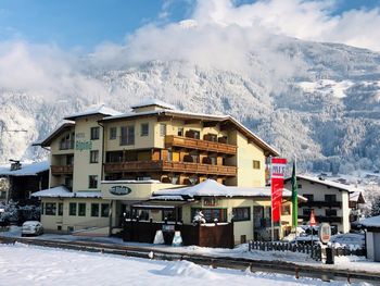 Skiopening in den Tiroler Bergen