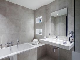 7 Tage in der größten Einkaufsstadt des Ostens