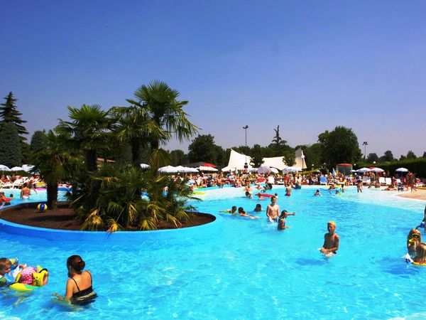 Wasserpark und Strand - 3 Tage am Gardasee Camping Bella Italia in Peschiera del Garda, Venetien inkl. Frühstück