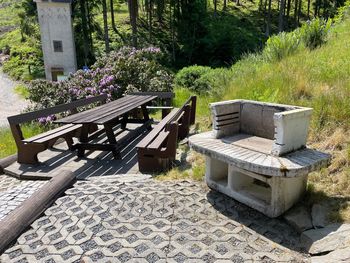 Waldbaden in Thüringen: Feriendorf Idylle & Fasssauna