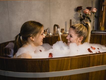 Bubbles & Besties: Freundinnen Wohlfühltage